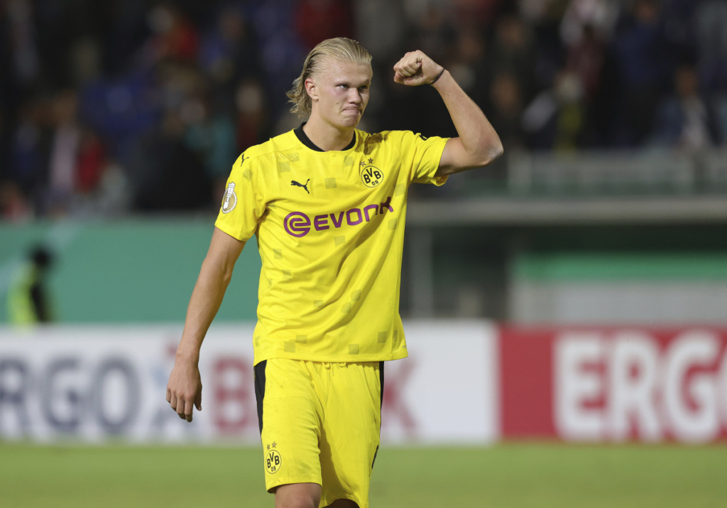 Erling Haalands Eight Word Response on Dortmund Future Amid Chelsea Links – Sports Illustrated