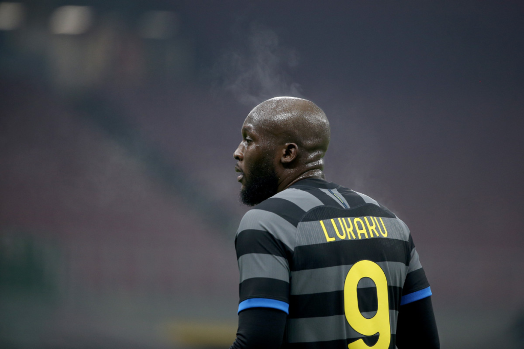 Report: Romelu Lukaku’s Chelsea Medical Delayed Ahead of Club-Record Transfer – Sports Illustrated