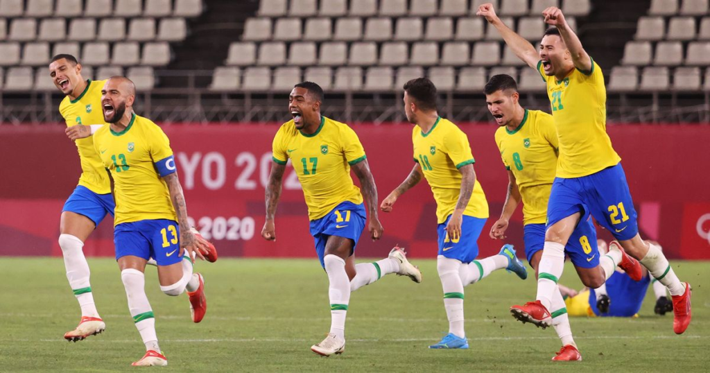 Arsenal fans in transfer frenzy after spotting what Bruno Guimaraes agent did on Twitter – Football.London