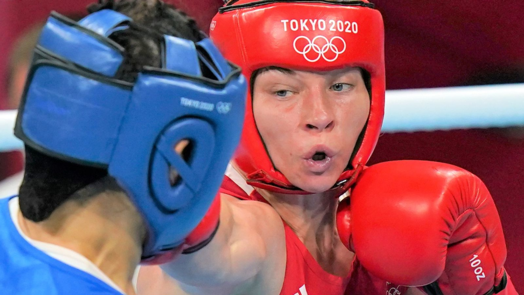 Lauren Price defeats Li Qian on points to win Olympic womens middleweight gold at Tokyo 2020 Games – Sky Sports